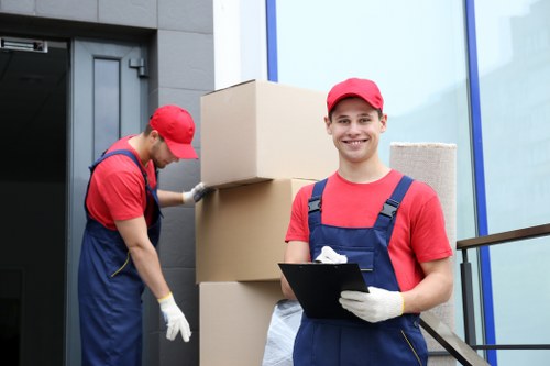 Moving truck service for Turnpike Lane homes and flats
